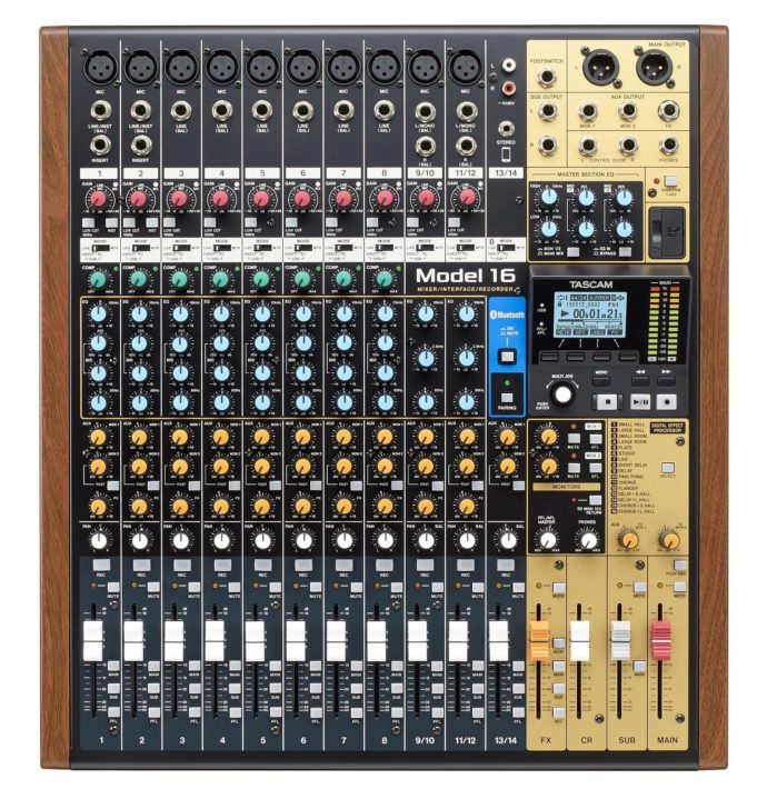 Console(s) TASCAM MODEL16 10 micro 3 stereo effets / USB